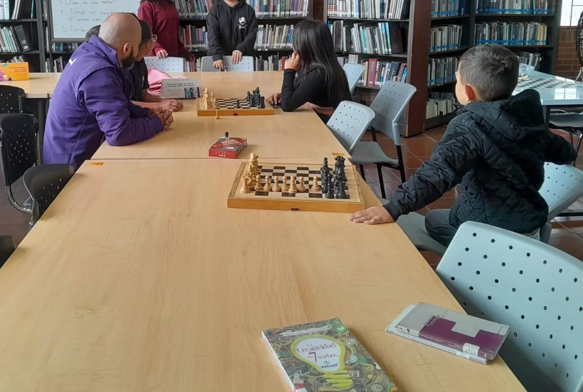 Biblioteca Ecotrópica y Ajedrez - Club de no ficción