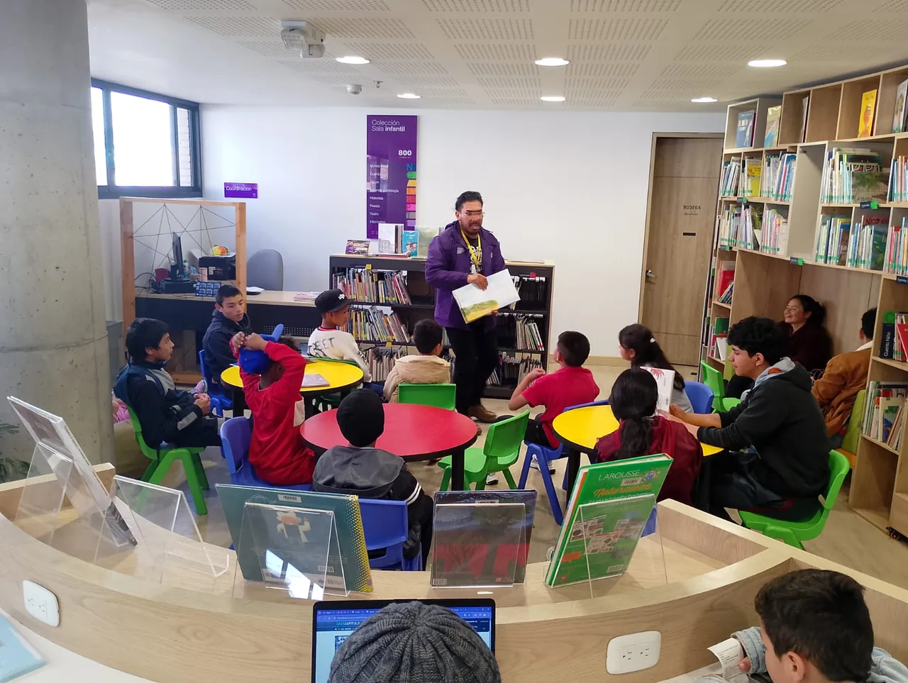 Una bicicleta en la biblioteca