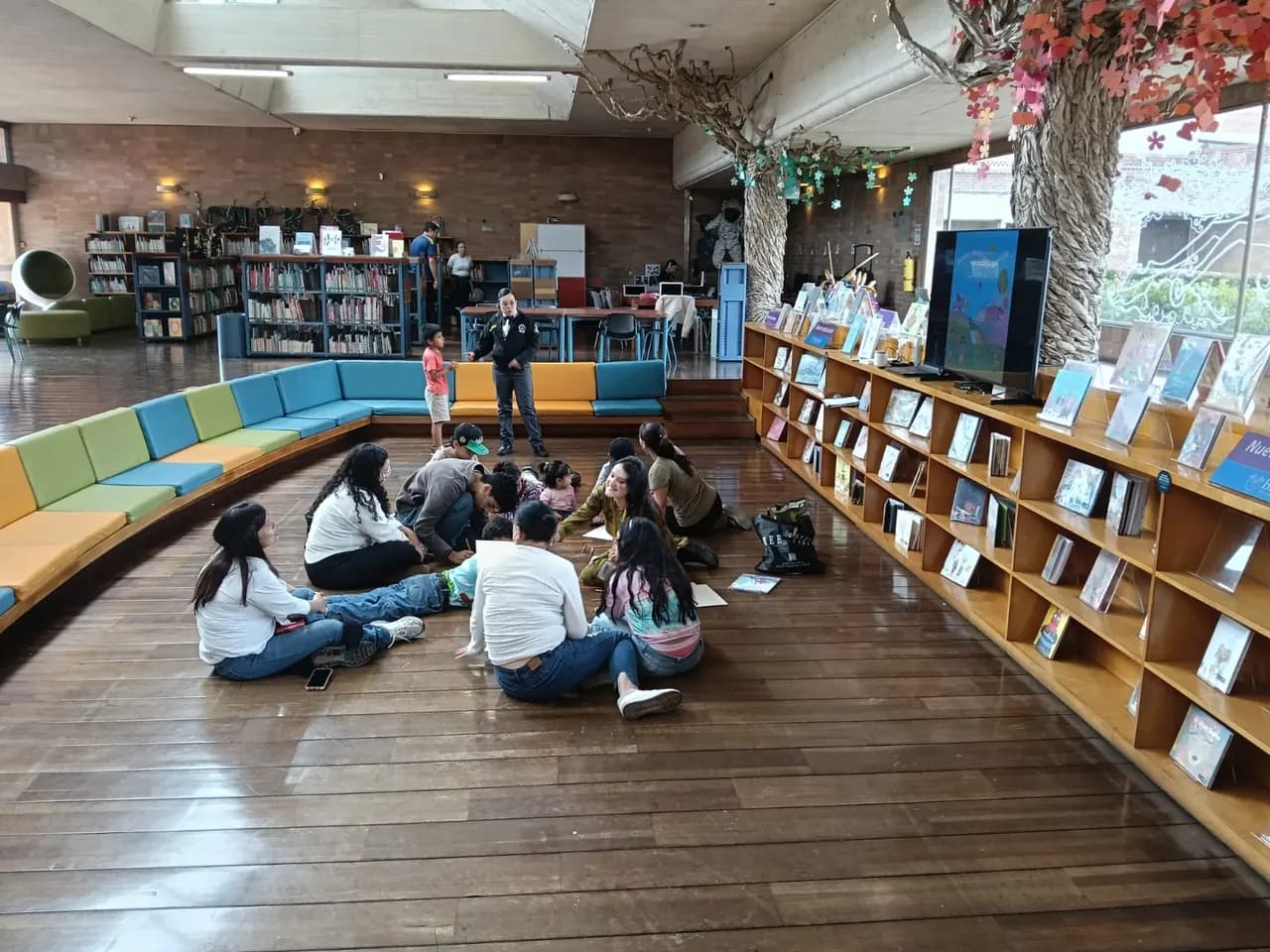 Érase una vez, lecturas en voz alta: bibliotecas del cuidado y memorias del hogar