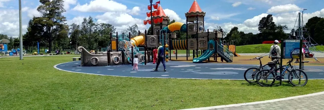 Tour por el Parque Simón Bolívar y la Biblioteca Virgilio Barco