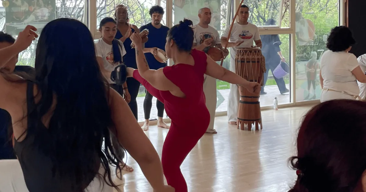 Revitalízate con clase gratis de capoeira en Centro Felicidad Chapinero: asiste el jueves 13 de agosto