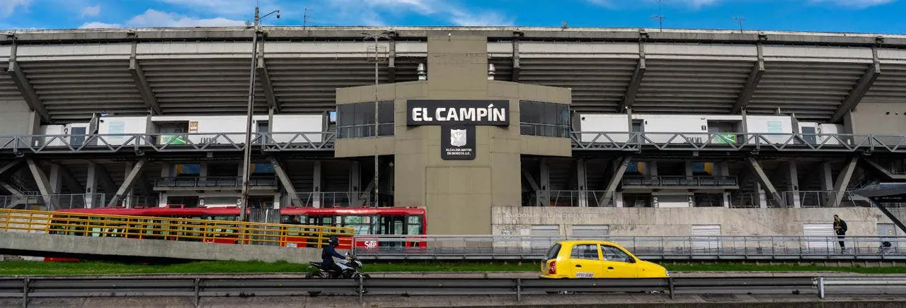 Partido de fútbol en Bogotá con guía local