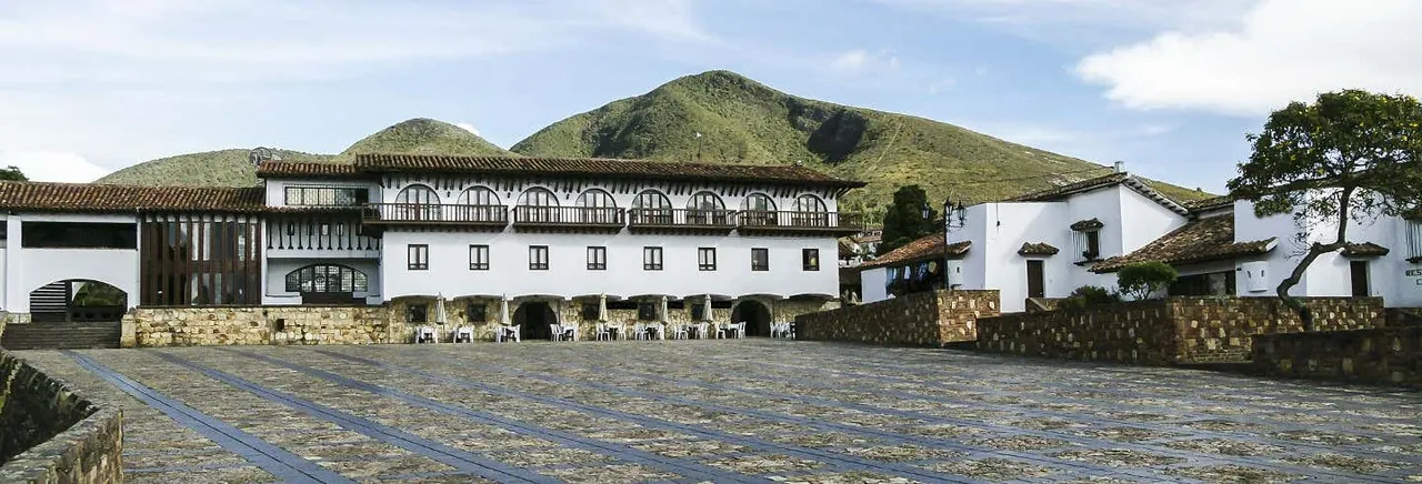 Excursión a Guatavita + Casa al Revés