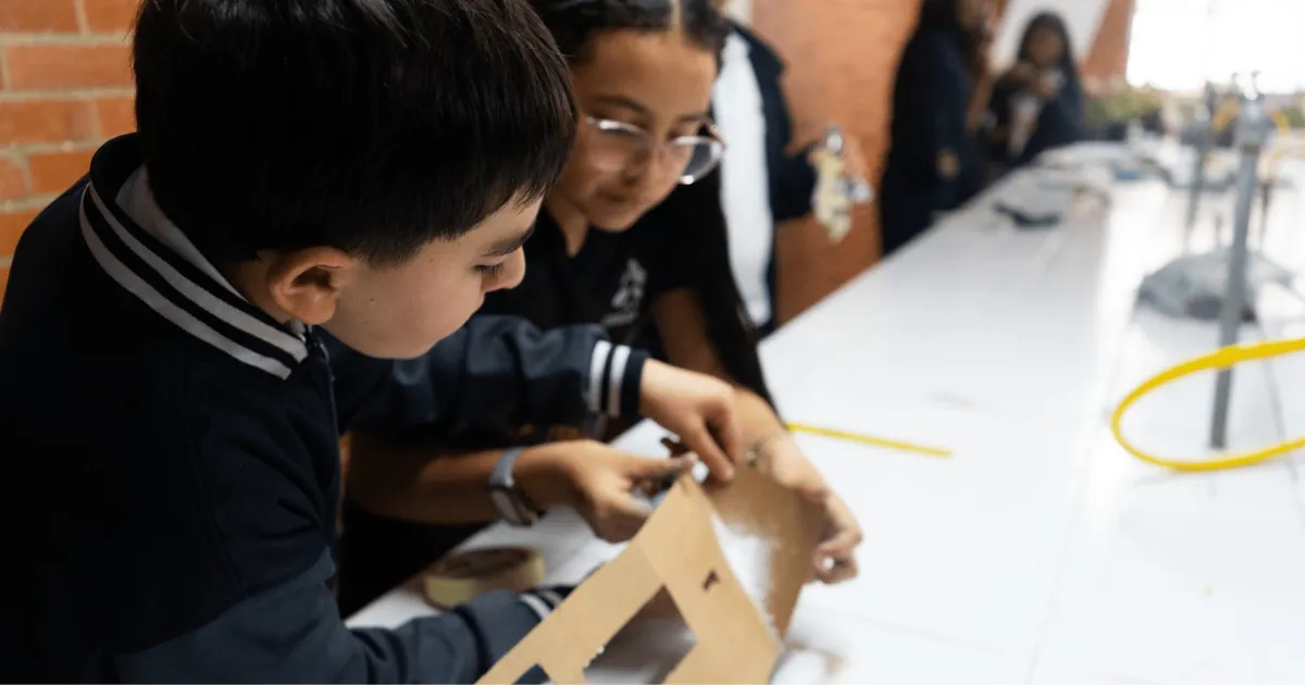 Explore the aeronautical and aerospace world at Maloka's Science Club in Bogotá: sign up by September 14