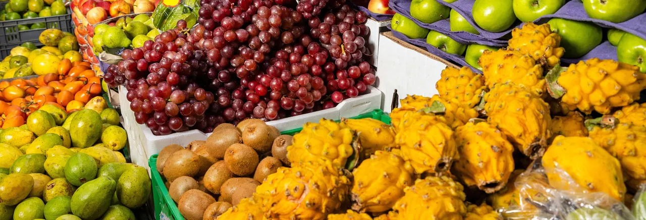 Tour de la fruta colombiana por el Mercado 7 de Agosto