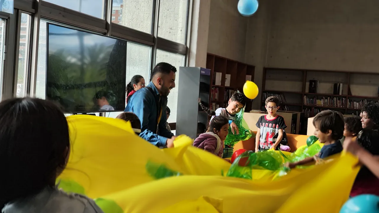 ¡Yoga con niños y niñas!